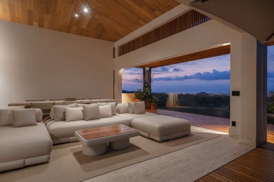 Luxury Villa Photo #11