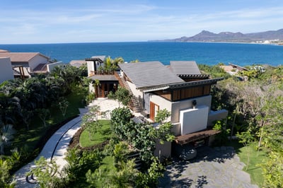 Luxury Villa Photo #36