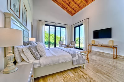 Luxury Villa Photo #16