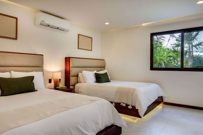 Luxury Villa Photo #28
