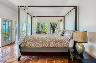 Luxury Villa Photo #30