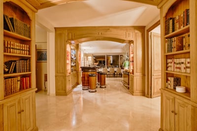 Luxury Villa Photo #9