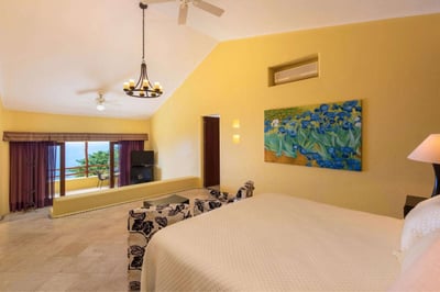 Luxury Villa Photo #12
