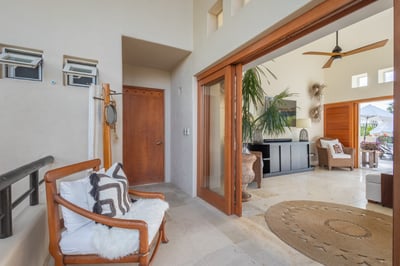 Luxury Villa Photo #37