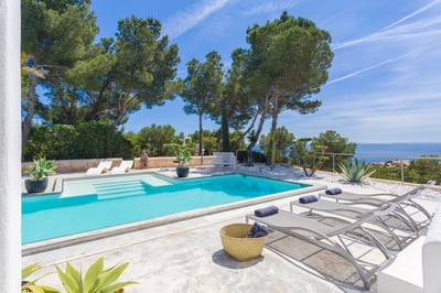Luxury Villa Photo #4