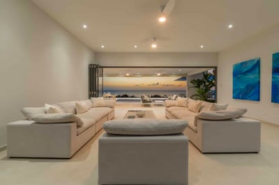 Luxury Villa Photo #16