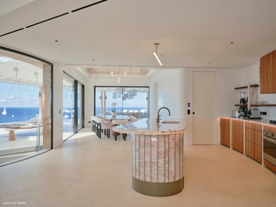 Luxury Villa Photo #27