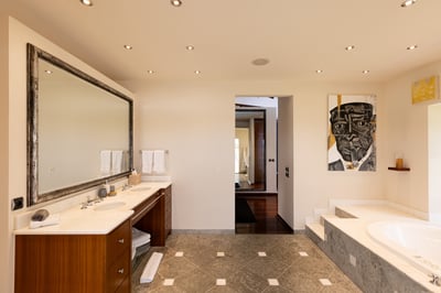 Luxury Villa Photo #39