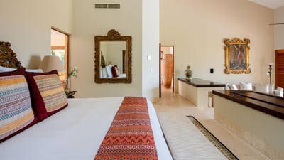 Luxury Villa Photo #13