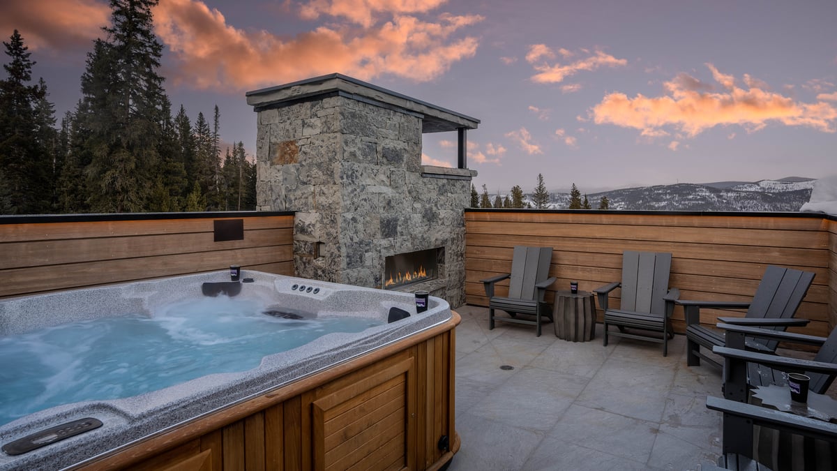 Second hottub on the top floor/roof with views of Breckenridge - Image 9