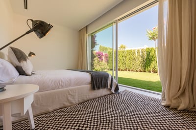 Luxury Villa Photo #38