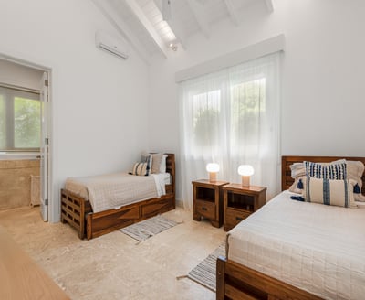 Luxury Villa Photo #35