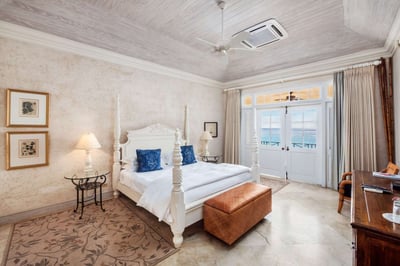 Luxury Villa Photo #37