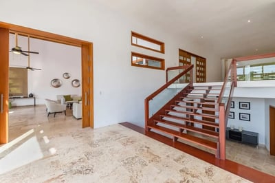 Luxury Villa Photo #36