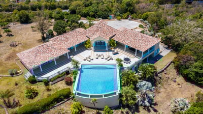 Luxury Villa Photo #3