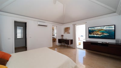 Bedroom 2: King size bed, mosquito nets, air conditioning, ceiling fan, HD-TV, Dish Network, DVD pla