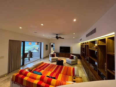 Luxury Villa Photo #19