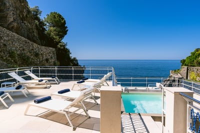 Luxury Villa Photo #3