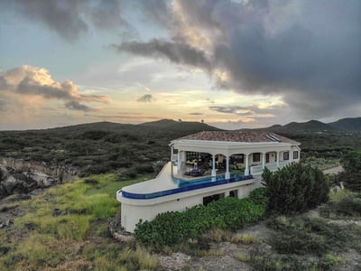 Luxury Villa Photo #2