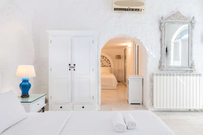 Luxury Villa Photo #28