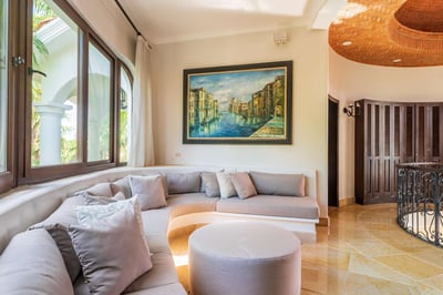 Luxury Villa Photo #26