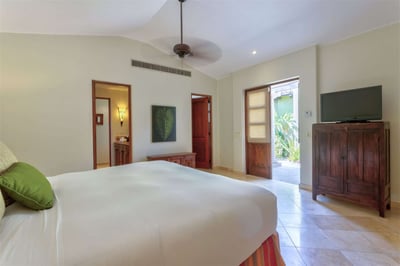 Luxury Villa Photo #28