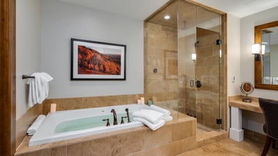 Primary king ensuite