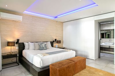 Luxury Villa Photo #37