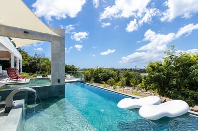 Luxury Villa Photo #3