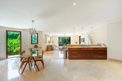Luxury Villa Photo #16