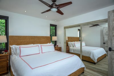 Luxury Villa Photo #38