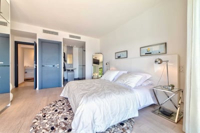 Luxury Villa Photo #26