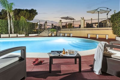 Luxury Villa Photo #3