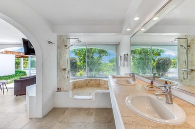 Luxury Villa Photo #34