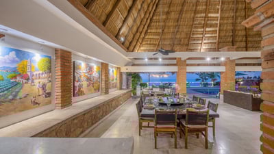 Luxury Villa Photo #21