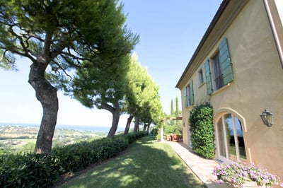 Luxury Villa Photo #8