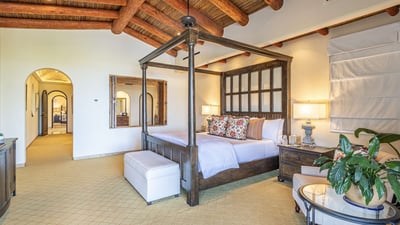 Luxury Villa Photo #15