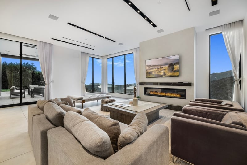 Linda Flora Modern Estate