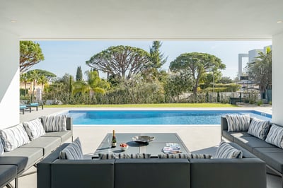 Luxury Villa Photo #6