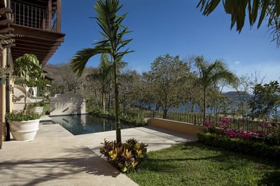 Luxury Villa Photo #4