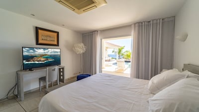 Luxury Villa Photo #30