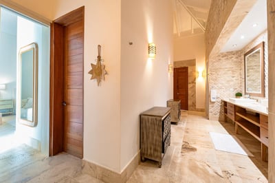 Luxury Villa Photo #29