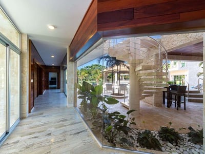Luxury Villa Photo #14