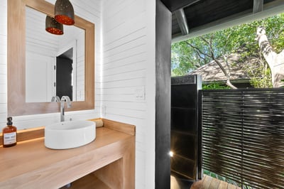 #8. Refreshing open-air shower!