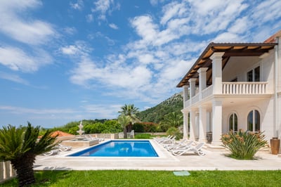 Luxury Villa Photo #13