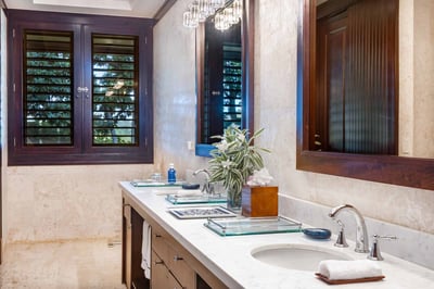Luxury Villa Photo #30