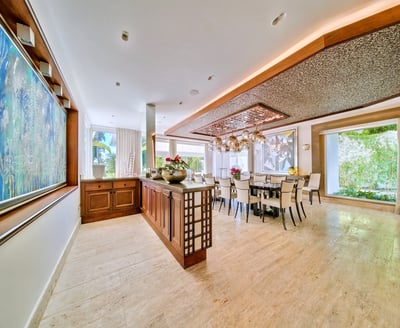 Luxury Villa Photo #18