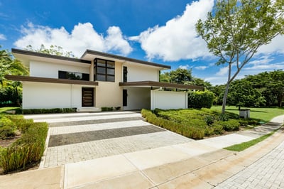 Luxury Villa Photo #4