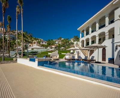 Luxury Villa Photo #9