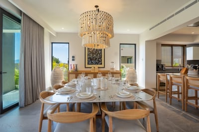 Luxury Villa Photo #19